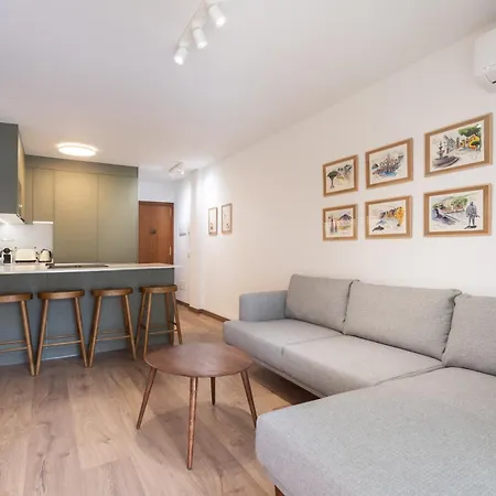 Home2book Cozy Pool Retreat In Apartment